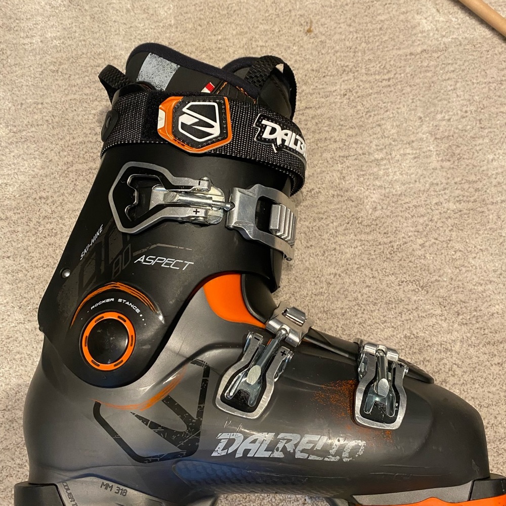 Dalbello Aspect 80 ski boot. 318mm, 27.5, 9.5 (US).